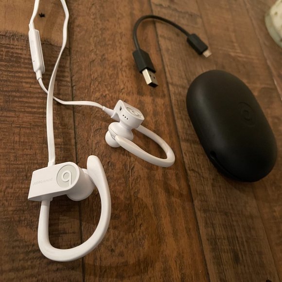 Powerbeats3 Wireless In-Ear Headphones - Picture 2 of 7